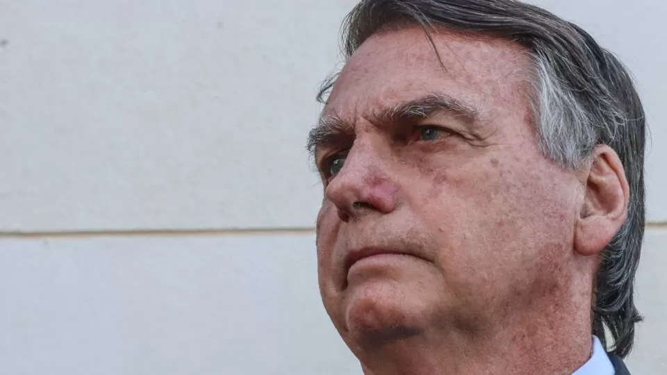  Bolsonaro diz a youtuber português que Brasil vive ditadura onde todos temem usar o celular