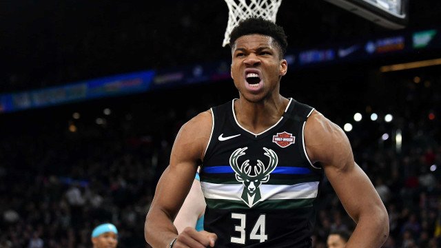  Antetokounmpo volta, consegue novo ‘triple-double’ e comanda Bucks em sua 6ª vitória seguida